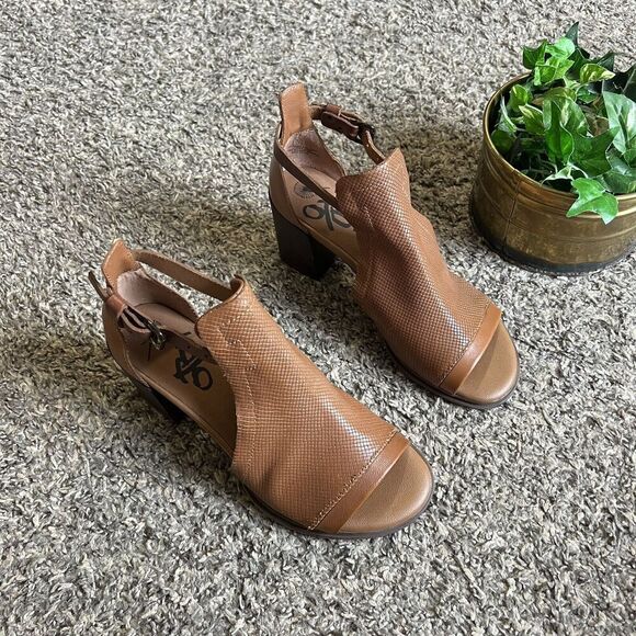 OTBT Metaphor Size US 6.5 M Women Leather Ankle Strap Open Toe Sandals Brown New - Picture 2 of 9